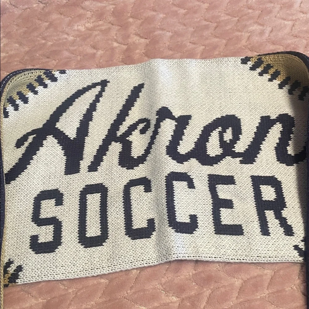 🌸NWT Akron Zips Soccer Scarf - OSFM